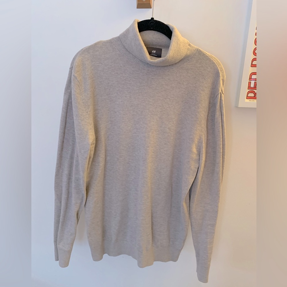 NWOT H&M Men’s beige turtleneck